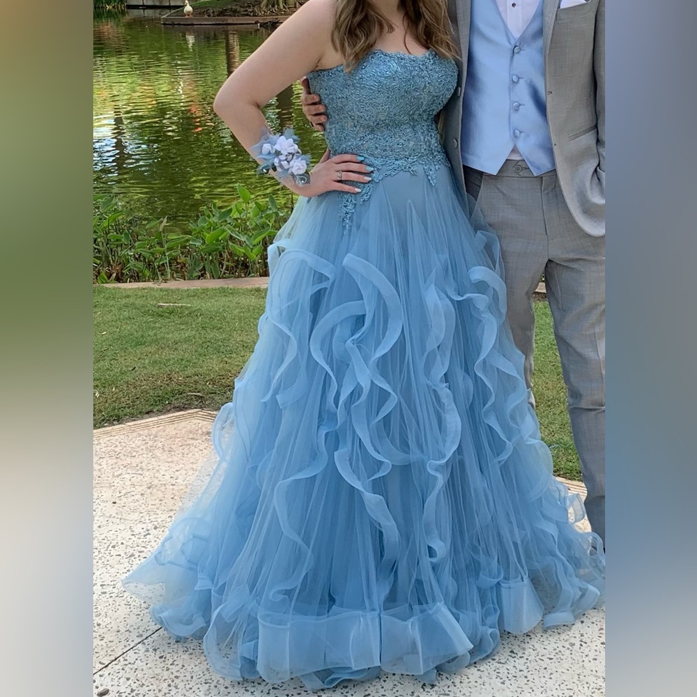 Sherri Hill Light Blue Prom Dress With Ruffles Women’s Size 8